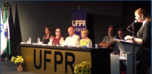 Mesa composta pelos ex-diretores, novos diretores do Setor Litoral e o Reitor Ricardo Marcelo e a Vice-Reitora Graciela Muniz